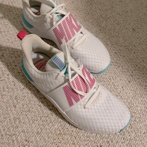 Women’s Nike Tennis Shoes